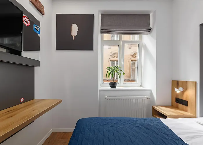 Jam Staroyevreyska מלון *